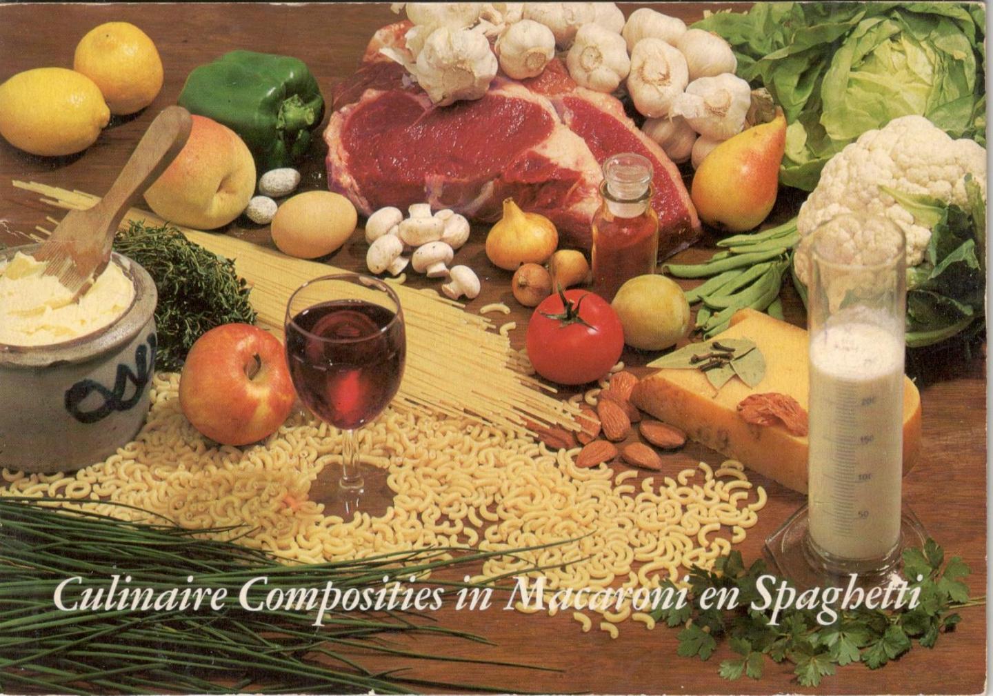 red. - Culinaire composities in macaroni en spaghetti.