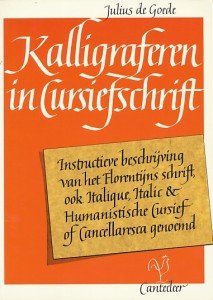 Goede, Julius de - Kalligraferen in cursiefschrift. Instructieve beschrijving van het Florentijns schrift, ook Italique, Italic & Humanistische cursief of cancellaresca genoemd.
