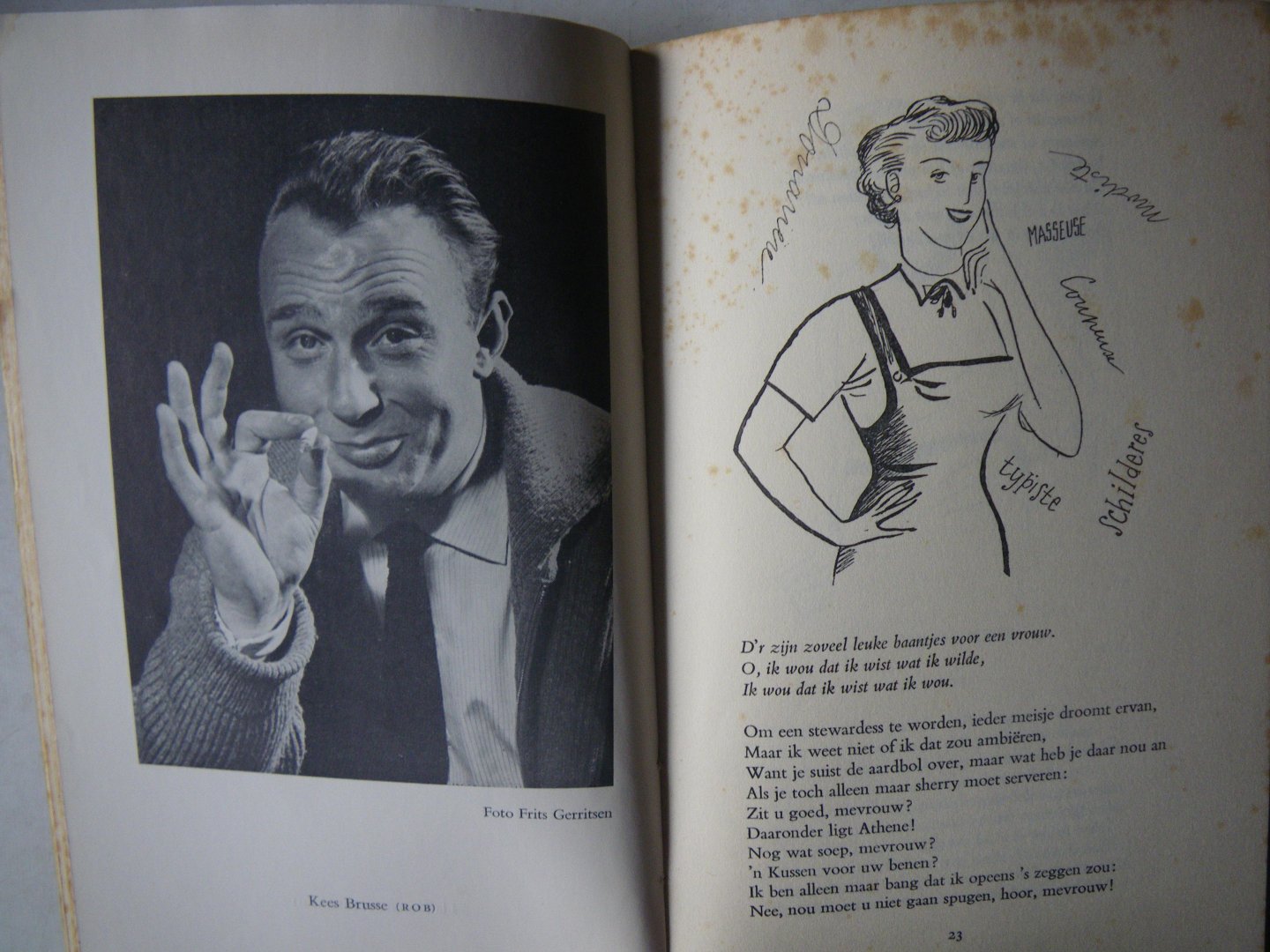 Schmidt, Annie M.G. - De familie Doorsnee. Met een voorwoord van Wim Ibo, Portretten, Tekeningen van Wim Bijmo