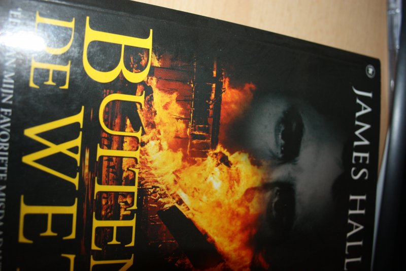 Hall, James. - Buiten de wet