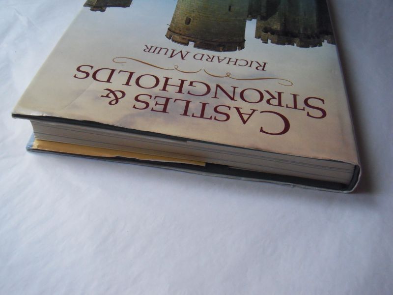 Muir, Richard - Castles & Strongholds