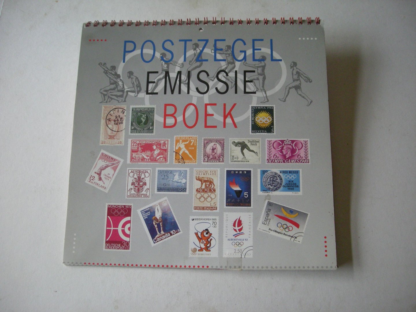 red. - Postzegel Emissie Boek.  De Olympische Spelen in postzegels.