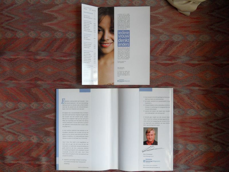 Johnson, Lisa; Learned, Andrea. - Don`t think Pink. - What really makes woman buy - and how to increase your share of this crucial market. --- 1st. edition, 2004. Gebonden en in nieuwstaat, met fraai stofomslag (de flaptekst is in het Nederlands). 230 pp.