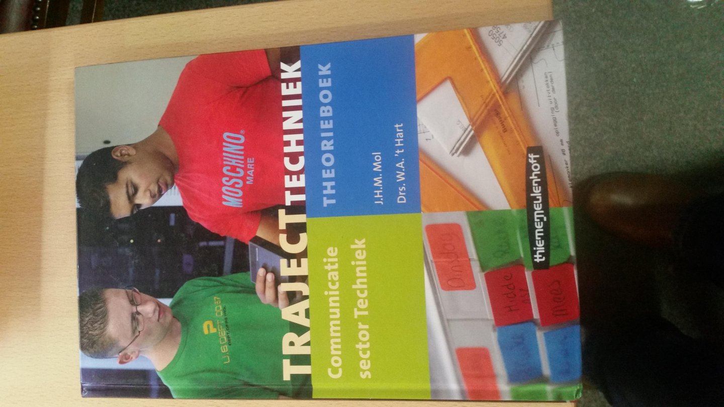Hart, W.A. 't - Traject Techniek Theorieboek / communicatie sector Techniek