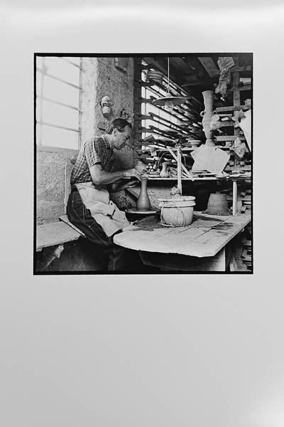 JORN, ASGER - HENNY RIEMENS [FOTO]. - Asger Jorn. Originele  foto's van Henny Riemens. .