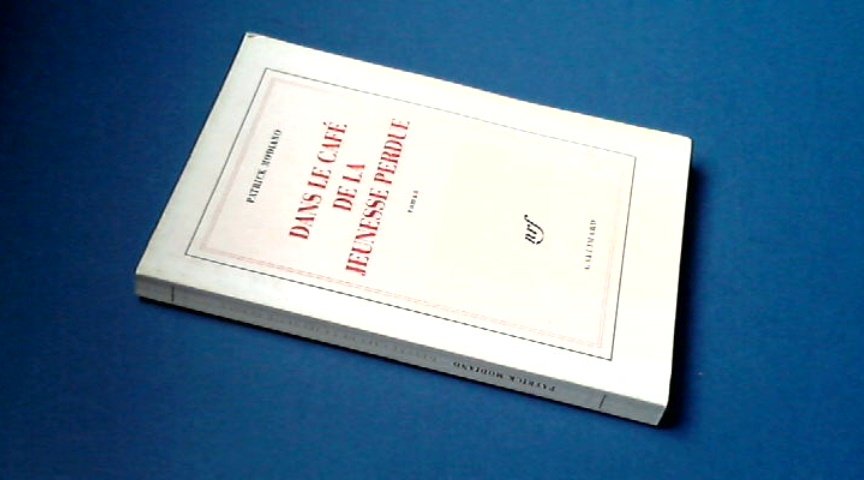 Modiano, Patrick - Dans le cafe de la Jeunesse Perdue