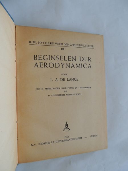 Hoekstra, J.K. - Lange, L.A. de - Sluijter, N. W. - Mr. J. van den Meer - Bibliotheek voor den Zweefvlieger - I De opleiding tot zweefvlieger. Leerboek voor hen die zich theoretisch en praktisch willen bekwamen.  II Instrumenten en hun toepassing in zweefvliegtuigen bij het blindvliegen. III Beginselen der Aerodynamica
