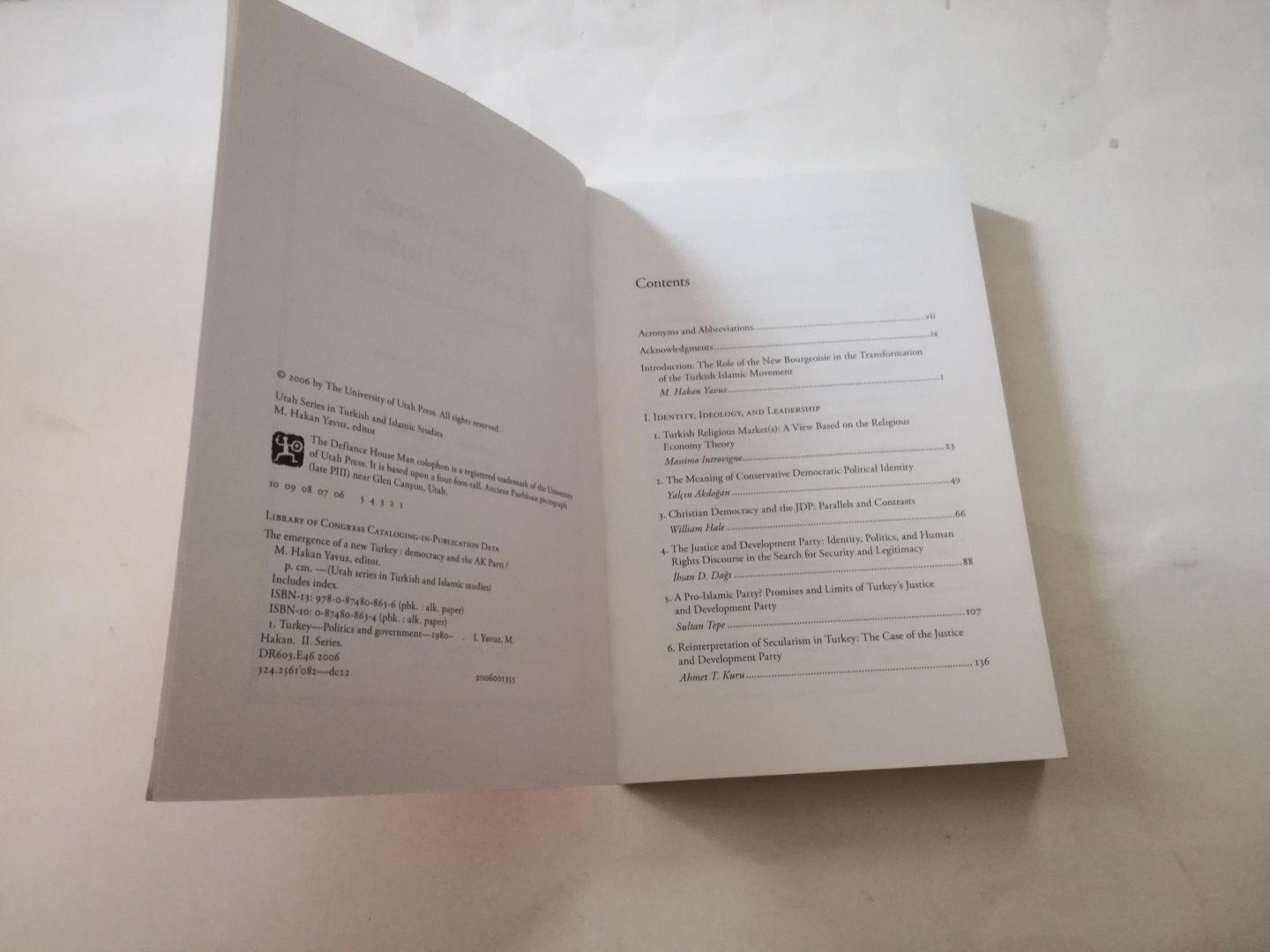 Edited by M. Hakan Yavuz - Various authors / Diverse auteurs - The Emergence of a New Turkey / Democracy and the AK Parti