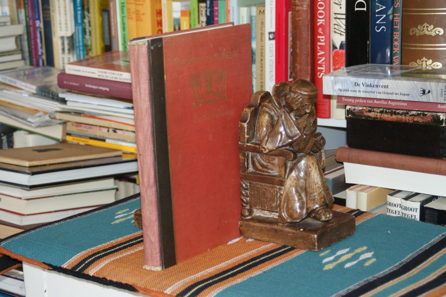 K. Sluyterman - Huisraad en Binnenhuis in Nederland in vroeger eeuwen. (Met 435 afbeeldingen)