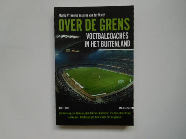 Vriesema, Martin / Wardt, Jules van der - Over de grens / voetbalcoaches in het buitenland