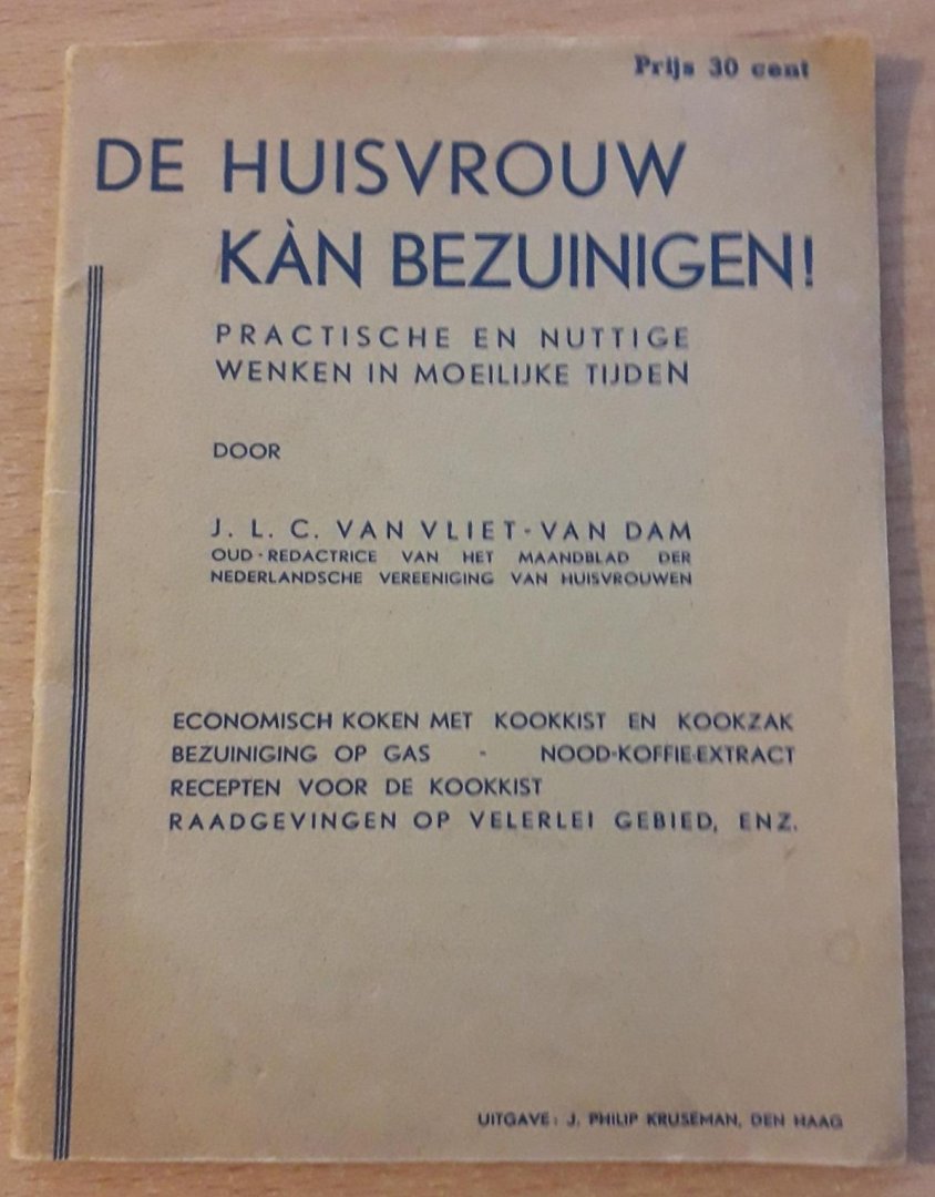 Vliet-van Dam, J.L.C. van - De huisvrouw kàn bezuinigen! Practische en nuttige wenken in moeilijke tijden