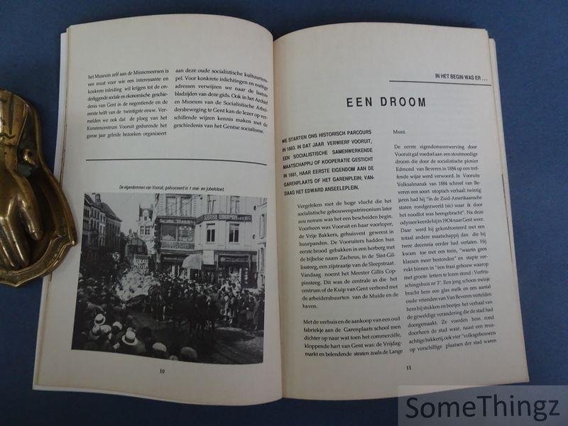 Vanschoenbeek, Guy. - Onroerend rood, Het Gentse oeuvre au rouge: wandeling langsheen de bouwkundige geschiedenis van het socialistische Gent.