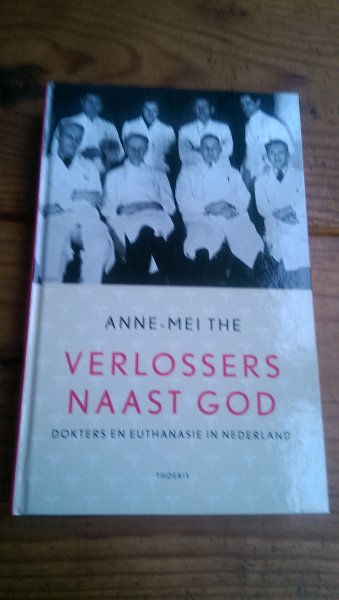 The, Anne-Mei - Verlossers naast God. Dokters en euthanasie in Nederland