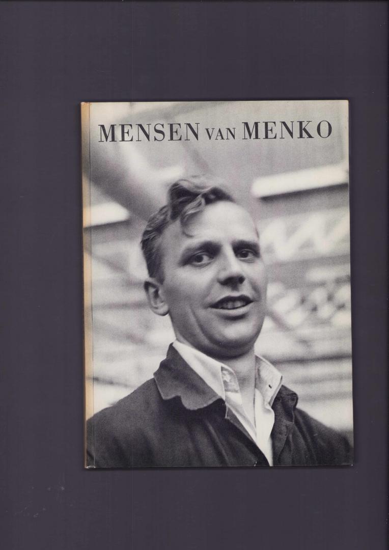Jesse Nico (foto's) Martie Verdenius (tekst) - Mensen van Menko Menko people Le monde de Menko. 1800 mensen fabriceren stoffen 1800 people produce fabrics 1800 personnes produisent des tissus