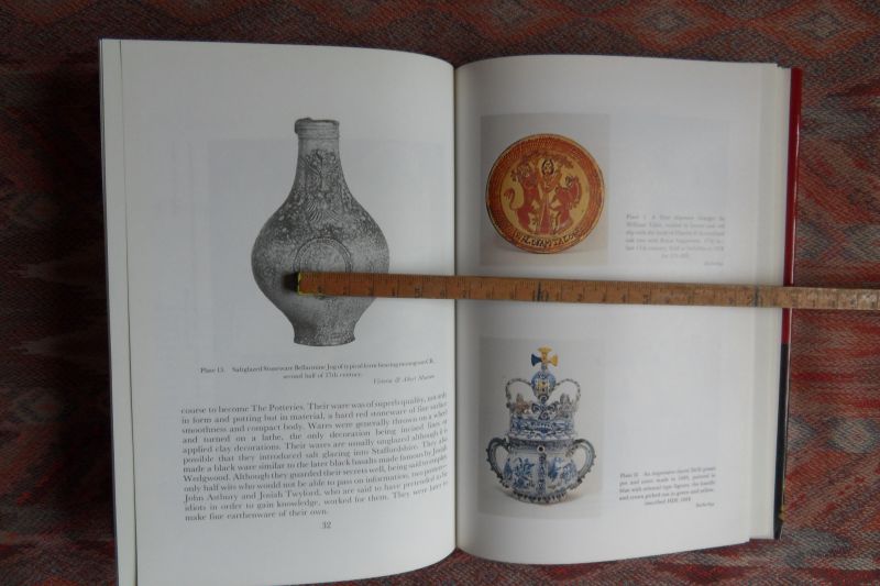 Sandon, Henry. - British Pottery and Porcelain. - For pleasure and investment.