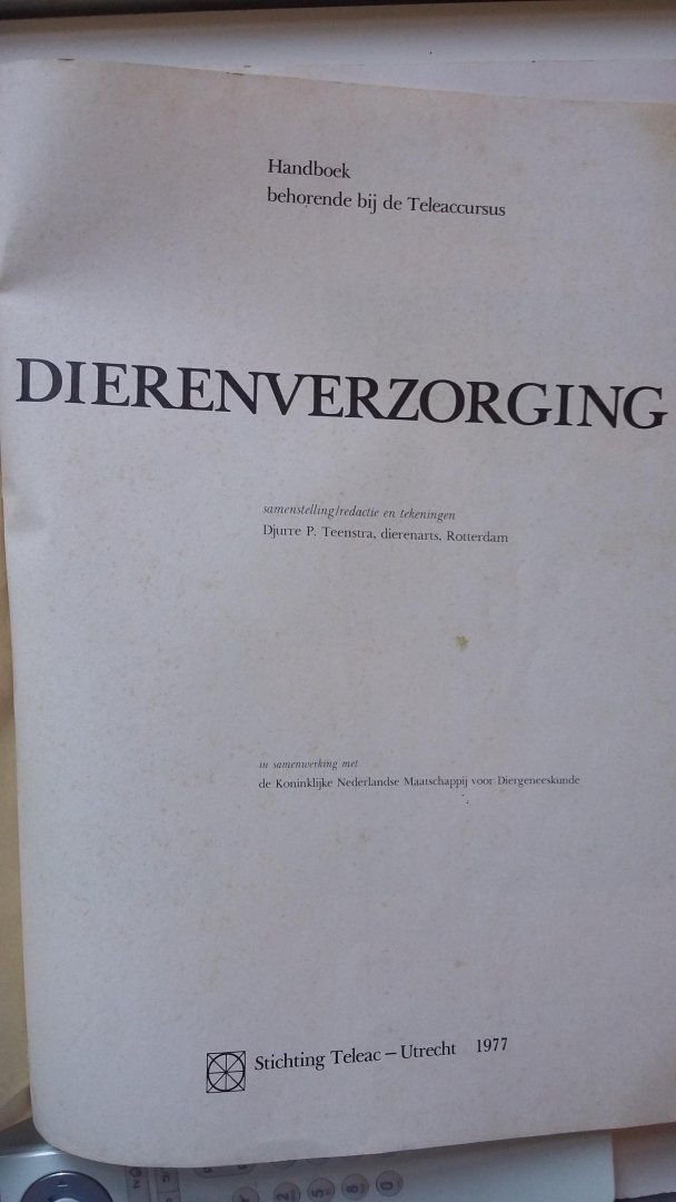 Teenstra, Djurre P. - Dierenverzorging - Handboek behorende bij de Teleaccursus
