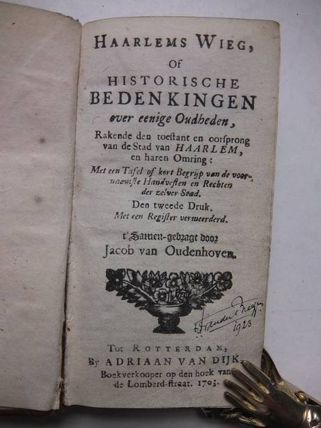 Oudenhoven, Jacob van. - Haarlems wieg, of historische bedenkingen over eenige oudheden, rakende den toestant en oorsprong van de stad van Haarlem en haren omring: Met een afel of kort begrijpvan de voornaamste handvesten en rechten der zelver stad.