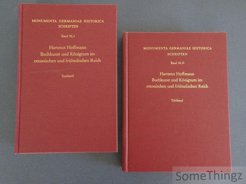 Hartmut Hoffmann. - Buchkunst und Königtum im ottonischen und frühsalischen Reich. Textband und Tafelband.