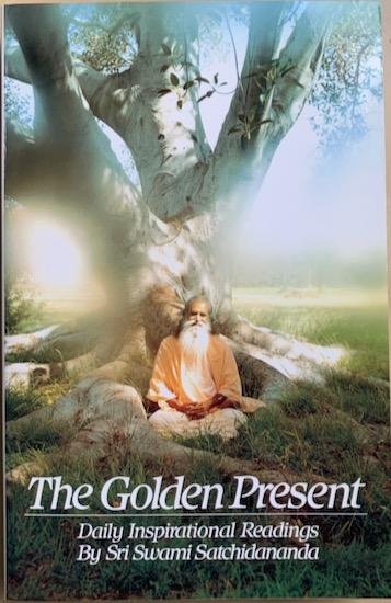 Satchidananda, Sri Swami - THE GOLDEN PRESENT. Daily inspirational readings by Sri Swami Satchidananda.