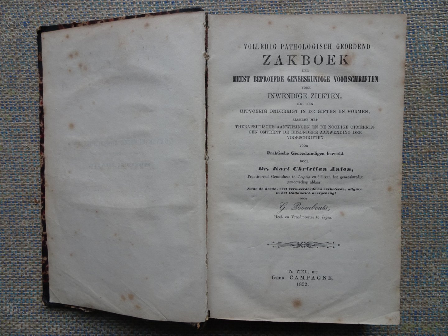 Anton, Dr. Karl Christian - VOLLEDIG PATHOLOGISCH GEORDEND ZAKBOEK der meest beproefde geneeskundige voorschriften voor inwendige ziekten. met een uitvoerig onderrigt in de giften en vormen, alsmede met therapeutische aanwijzingen en de noodige opmerkingen omtrent de bijzondere