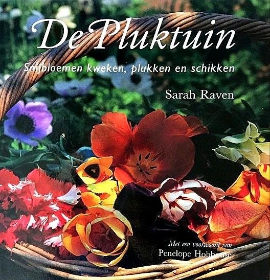 Raven , Sarah . [ ISBN 9789025729653 ] 0725 ( Met een voorwoord van Penelope Hobhouse . ) - De Pluktuin . ( Snijbloemen kweken, plukken en schikken . ) Praktische informatie over ontwerp en aanleg van een tuin of hoekje daarvan waaruit naar hartenlust geplukt kan worden.   Sensationele arrangementen in alle seizoenen. -