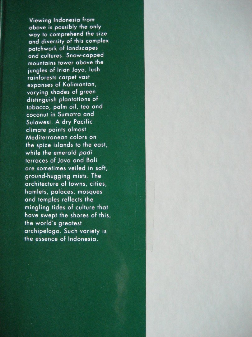 Vatikiotis, Michael - Over Indonesia. Aerial views of the Archipelago