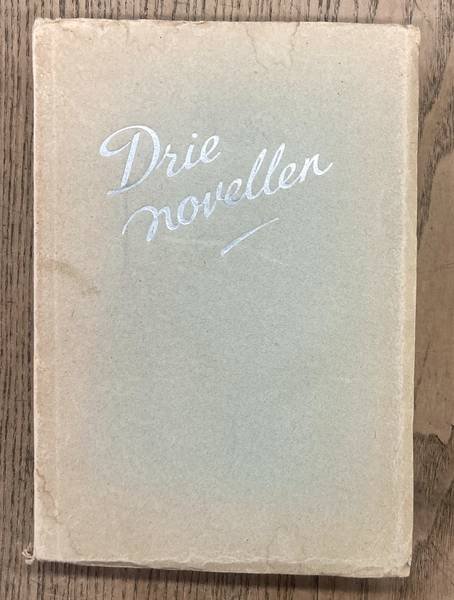 BOEKENWEEKGESCHENK., BORDEWIJK, F., KOENEN, MARIE. & PHILIPS, MARIANNE. - Een bundel novellen. Drie novellen 1938. Geschenk ter gelegenheid van de Nederlandsche Boekenweek 1938. Boekenweekgeschenk 1938:  F. Bordewijk, Marie Koenen en Marianne Philips.
