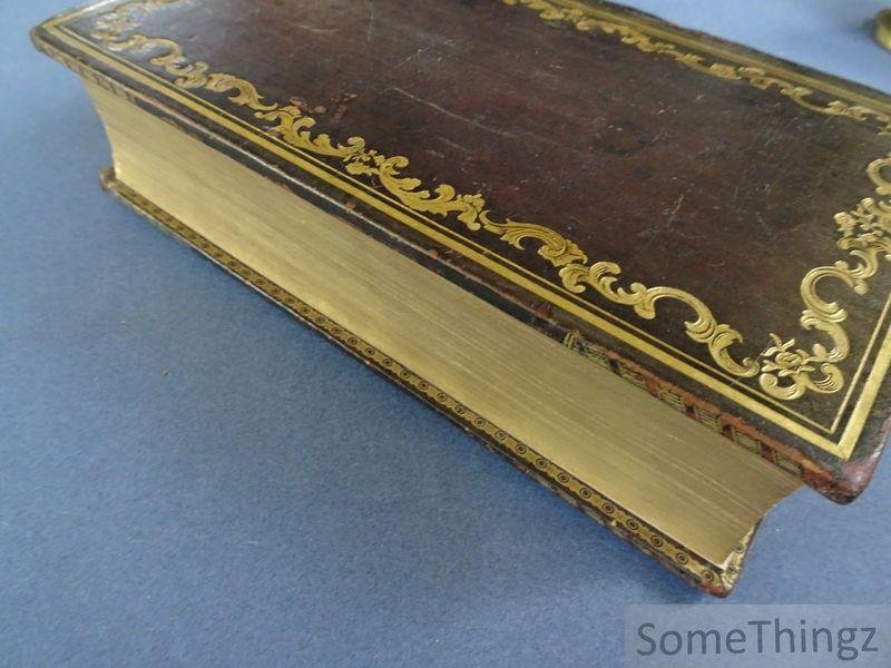 Anon. - Heures nouvelles, ou eucologe, contenant l'office des dimanches et fêtes de toute l'année, en latin et en français, avec des instructions.