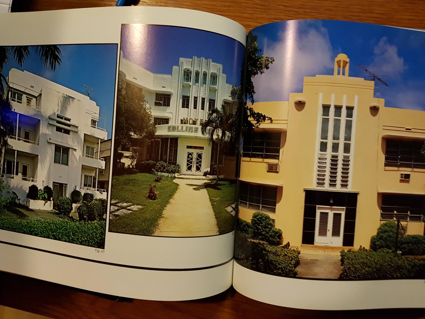 Cerwinske, Laura (tekst) & David Kaminsky (fotografie) - Tropical Deco. The architecture and design of Miami Beach