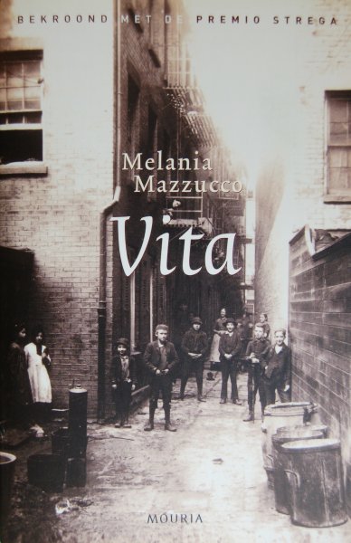 Mazzucco, Melania - Vita