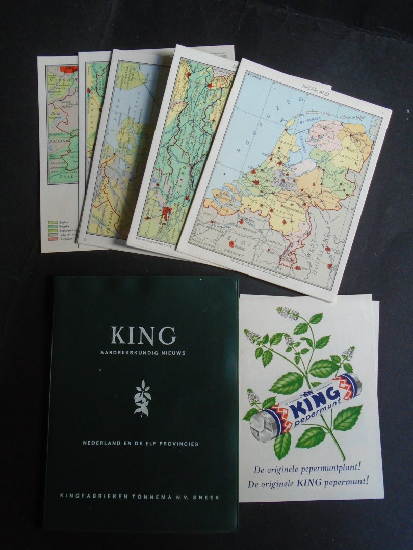 N.v.t. - King aardrijkskundig nieuws. Nederland en de elf Provincies.12 losse kaartjes in plastic mapje