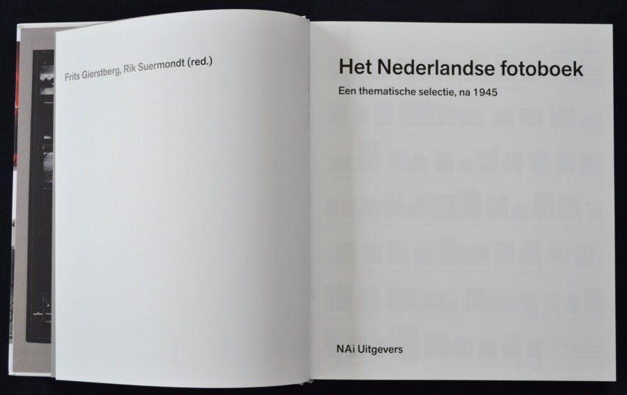 Gierstberg, Frits , Rik Suermondt (red.) - Het Nederlandse fotoboek / Een thematische selectie, na 1945