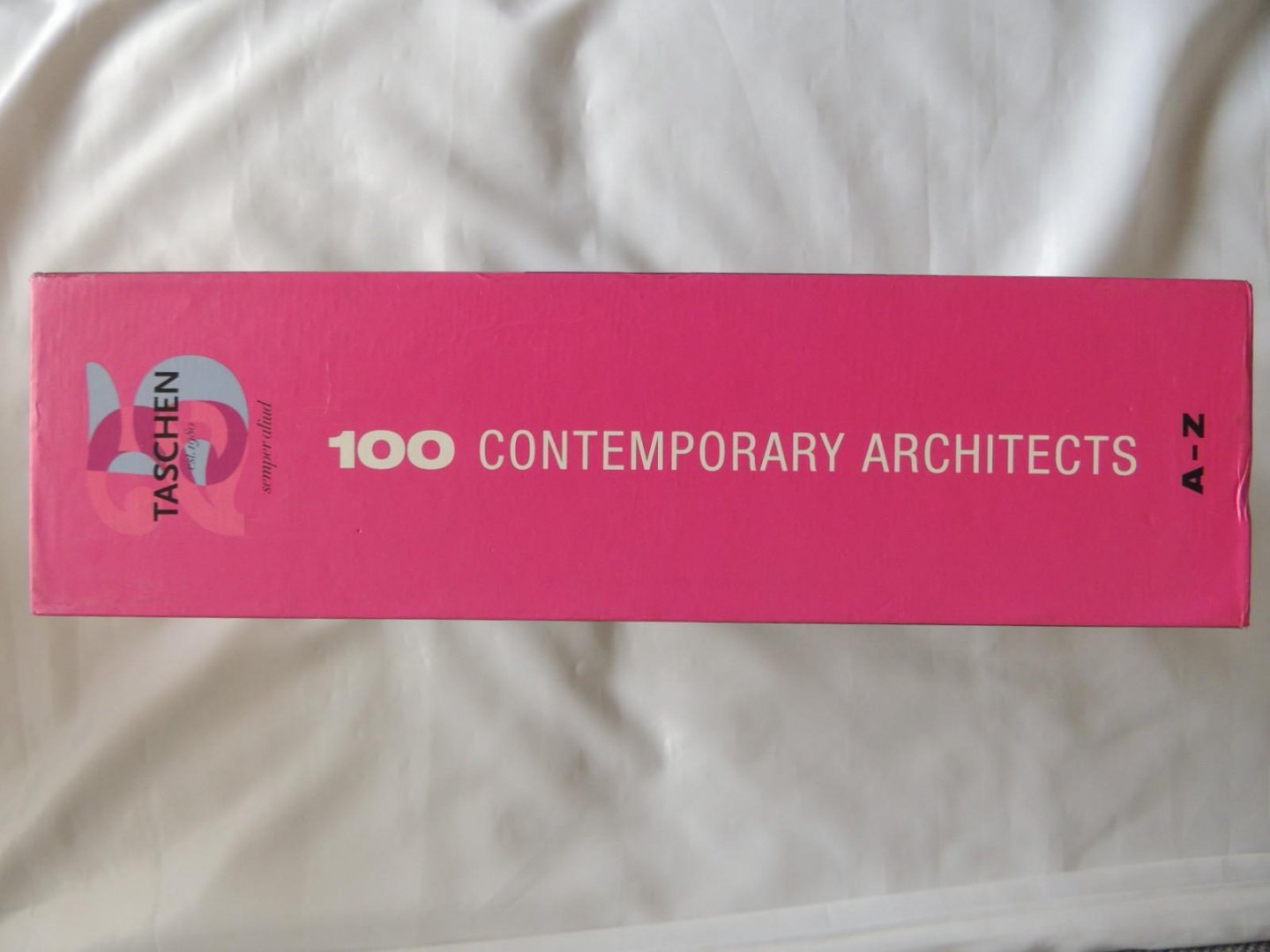 Jodidio, Philip - 100 Contemporary Architects  --- COMPLETE SET IN CASETTE ---  2 volumes .  100 contemporary architects = 100 zeitgenössische Architekten = 100 architectes contemorains