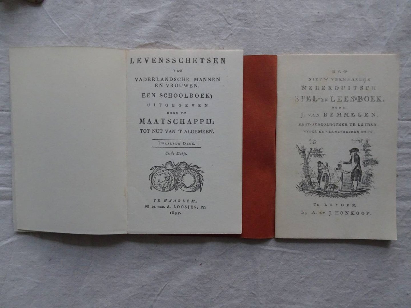 Bemmelen, J. van & n.n.. - Het nieuw vermaaklijk Nederduitsch spel- en lees-boek/ Levensschetsen van vaderlandsche mannen en vrouwen. Een schoolboek uitgegeven door de Maatschappij tot Nut van 't Algemeen. 2 titels.