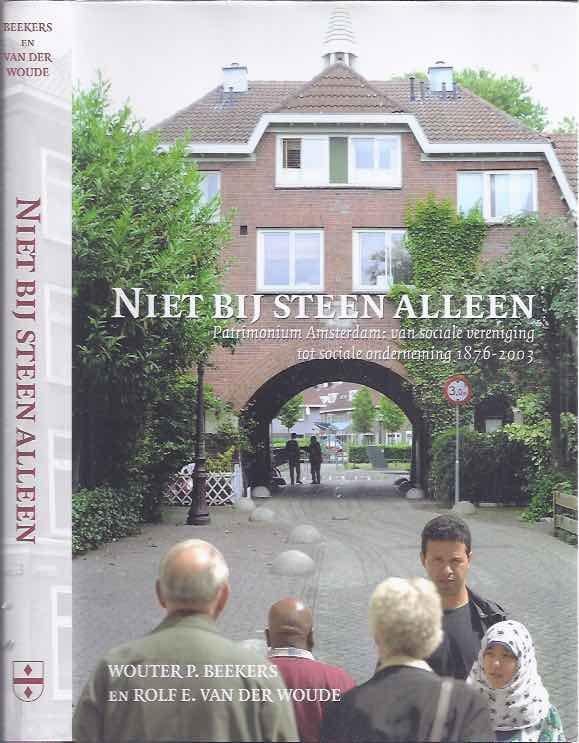 Beekers, Wouter P. & Rolf E. van der Woude. - Niet bij steen alleen: Patrimonium Amsterdam: van sociale vereniging tot sociale onderneming 1876-2003.