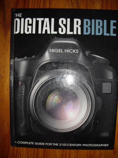Hicks, Nigel - The digital SLR Bible. A complete guide for the 21-st century photographer