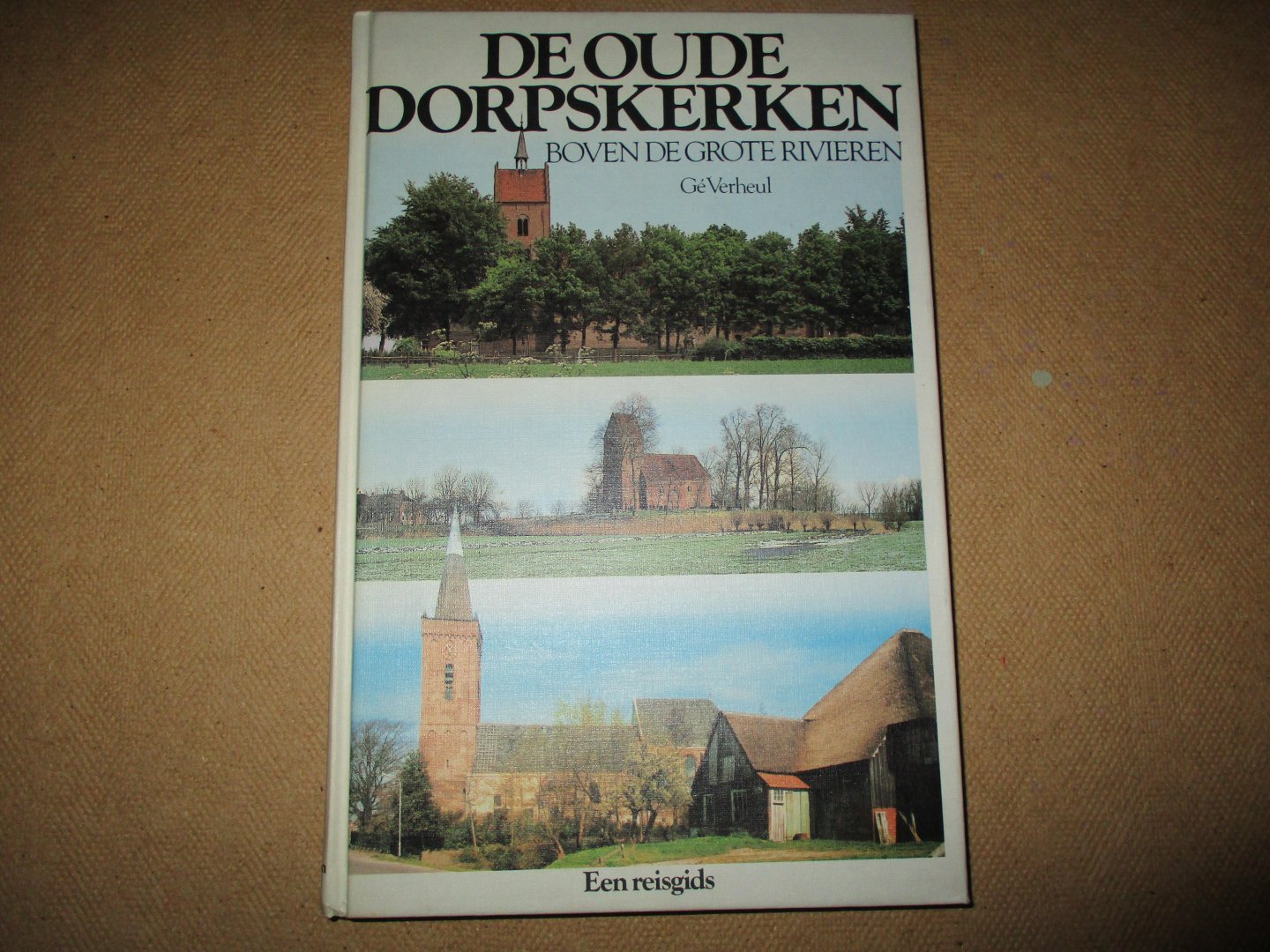 Verheul, Gé - De oude dorpskerken / boven de grote rivieren - een reisgids Verheul, Gé - De oude dorpskerken / boven de grote rivieren - een reisgids