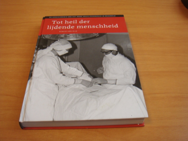 Rijn, Remco van - Tot heil der lijdende mensheid - De geschiedenis van het Rode Kruis Ziekenhuis te Beverwijk