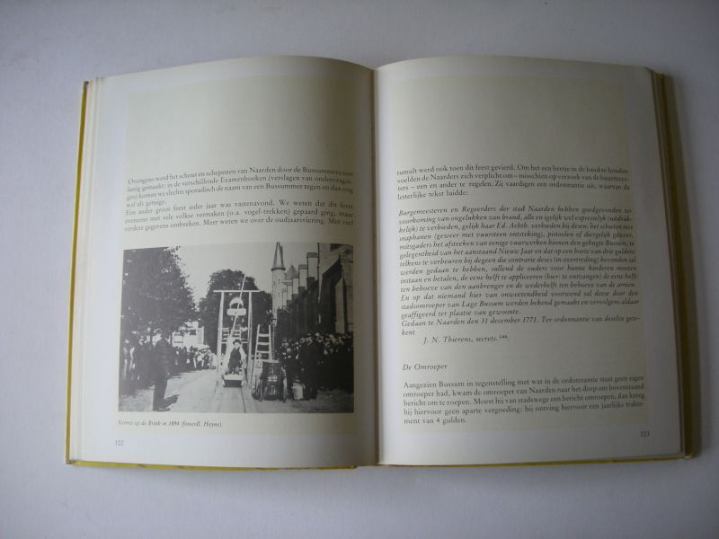 Out, J.V.M. / Heyne, M.J.M., illustr. - Die van Lage Bussum, Een beschrijving van de groei van buurtschap tot zelfstandige gemeente