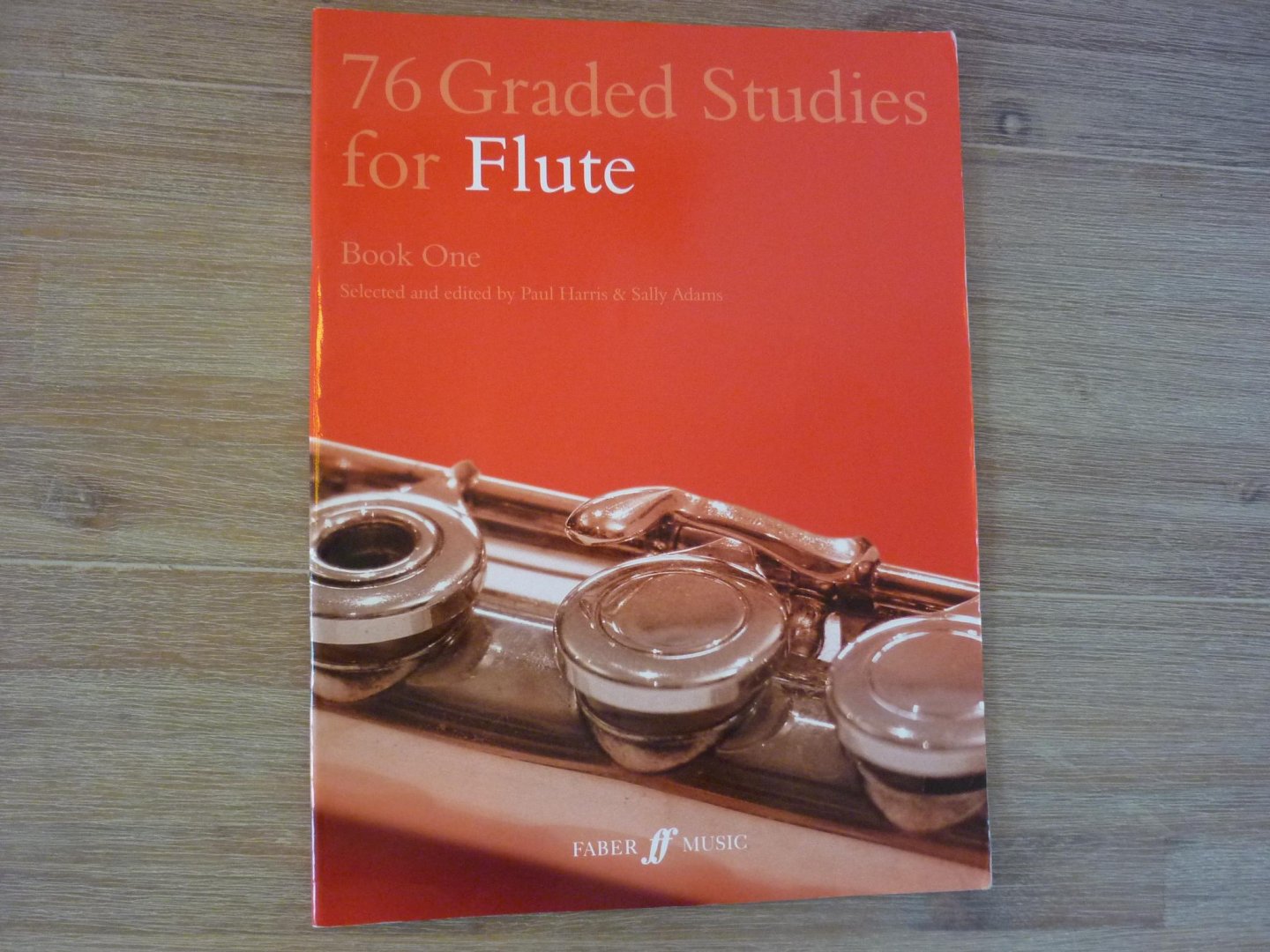 Harris; Paul (*1955), Sally Adams - 76 Graded Studies For Flute - Book 1; ALB A broad repertoire of study material covering a wide range of basic technique and providing a firm foundation for progress. Arranged in order of difficulty.