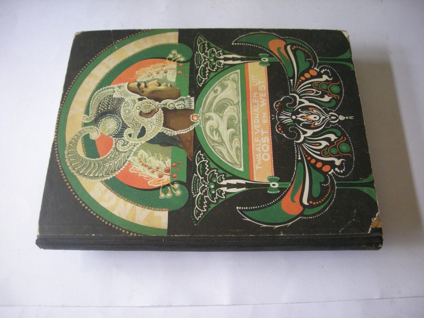 Dijk, A. van, en anderen / Neef, Alb.J.de, bandversiering en gekleurde platen - Langs verre kust. Twaalf zendingsverhalen voor de jeugd