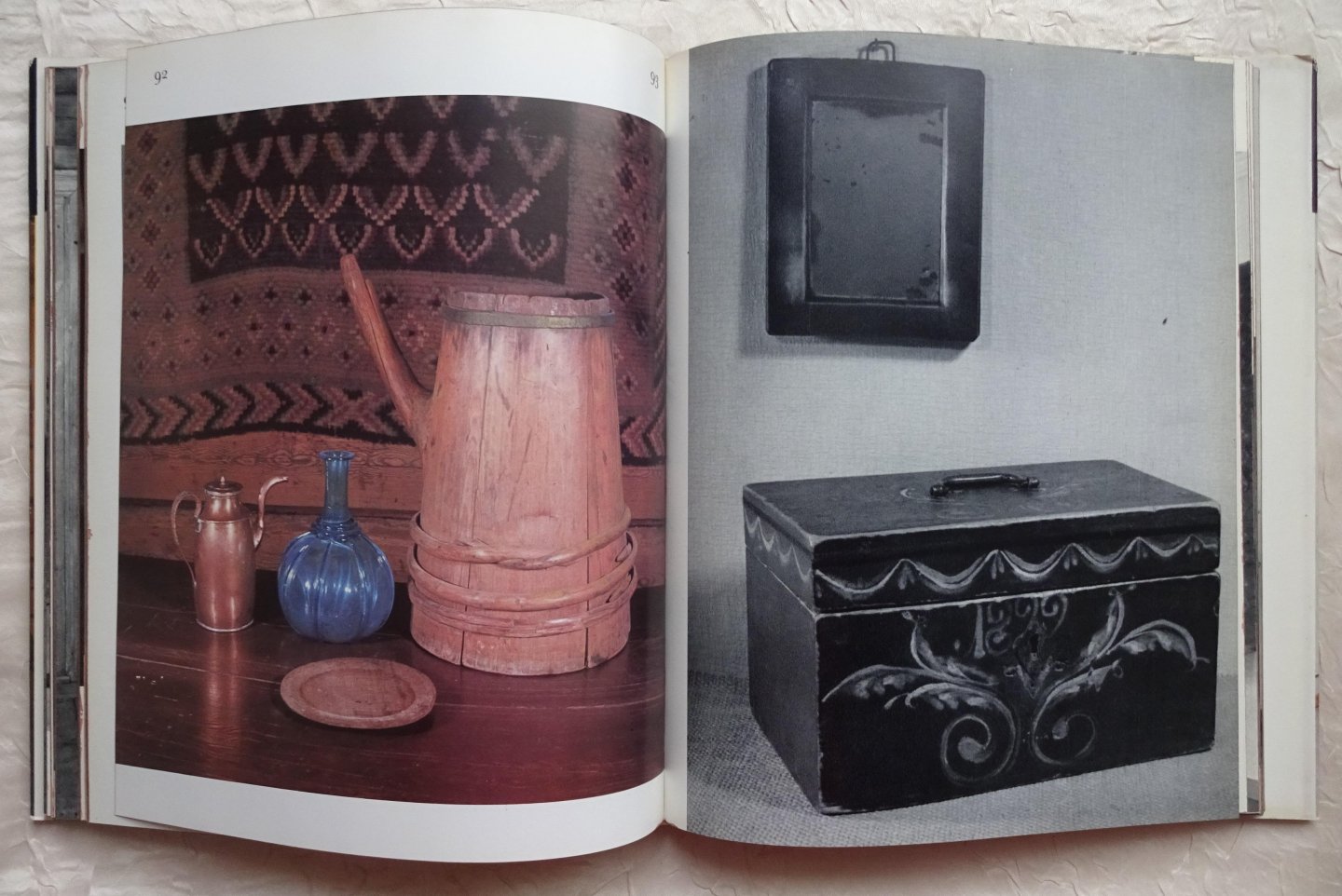 Jäntti, Lauri - Talonpoikaisesineistön katoavaa kauneutta. The vanishing beauty of Finnish peasant handicraft [ isbn 9510019771 ]