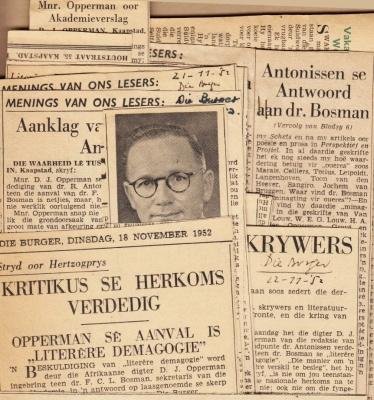 HERTZOGPRIJS - Collectie van 25 krantenknipsels uit Zuid-Afrikaanse kranten, voornamelijk van november en december 1952.