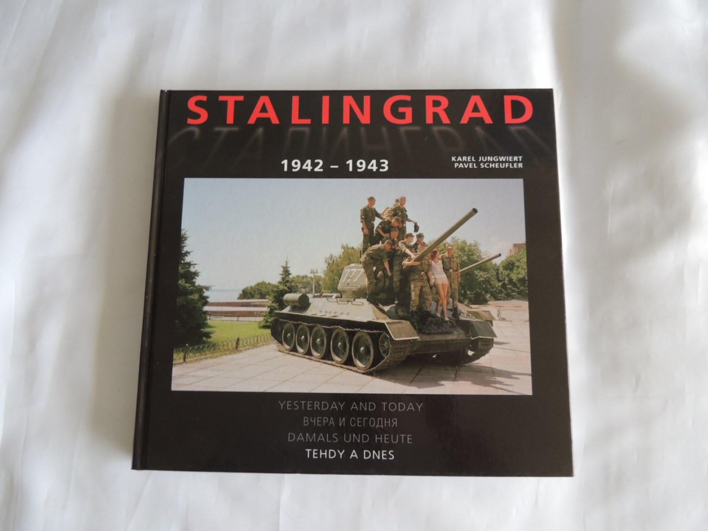 Pavel Scheufler; Karel Jungwiert - Stalingrad : 1942-1943 : tehdy a dnes = yesterday and today = včera i segodnja = damals und heute