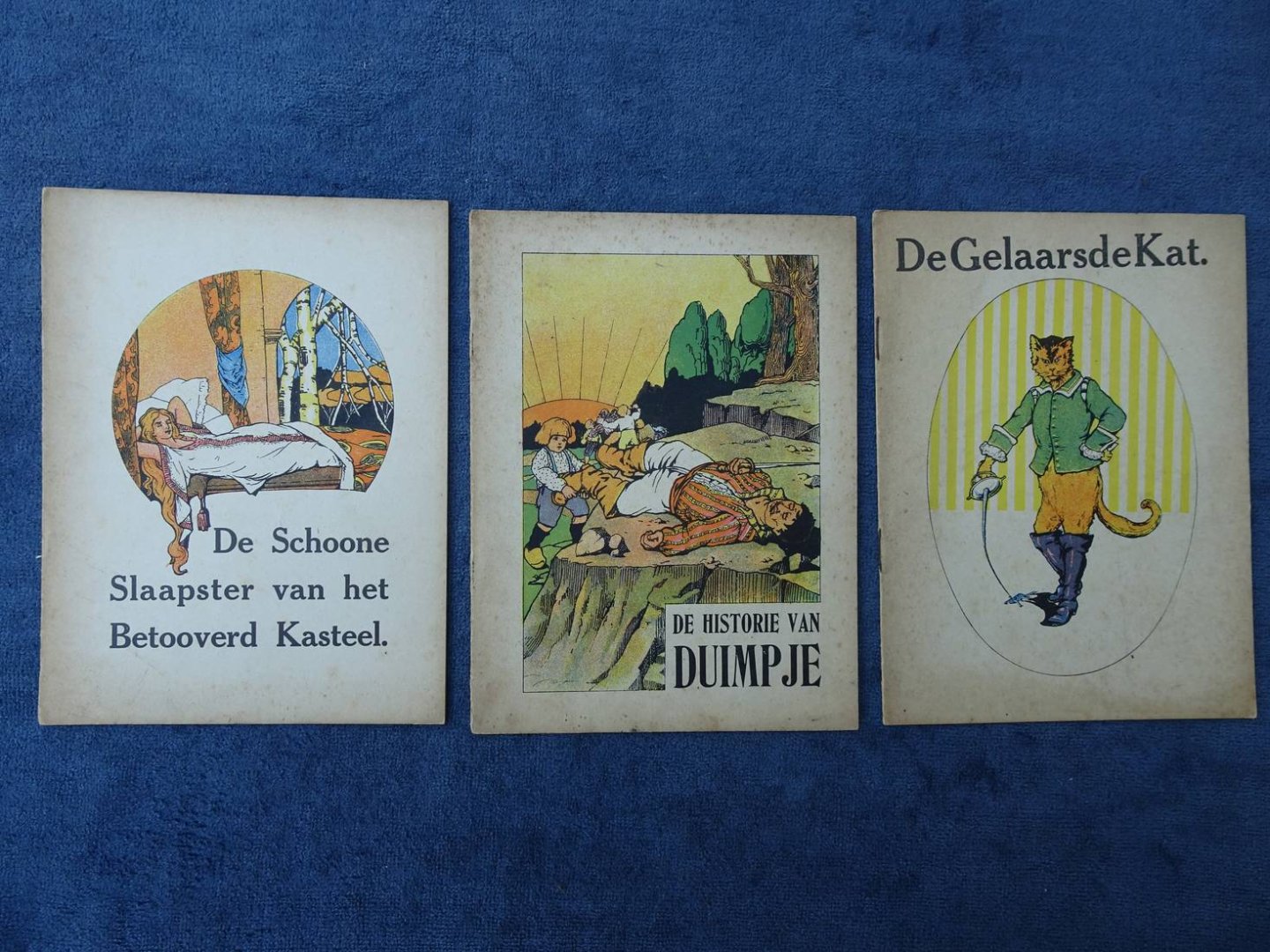 V.B.. - De Historie van Duimpje/ De Schoone Slaapster van het Betooverd Kasteel/ De Gelaarsde Kat. 3 delen.