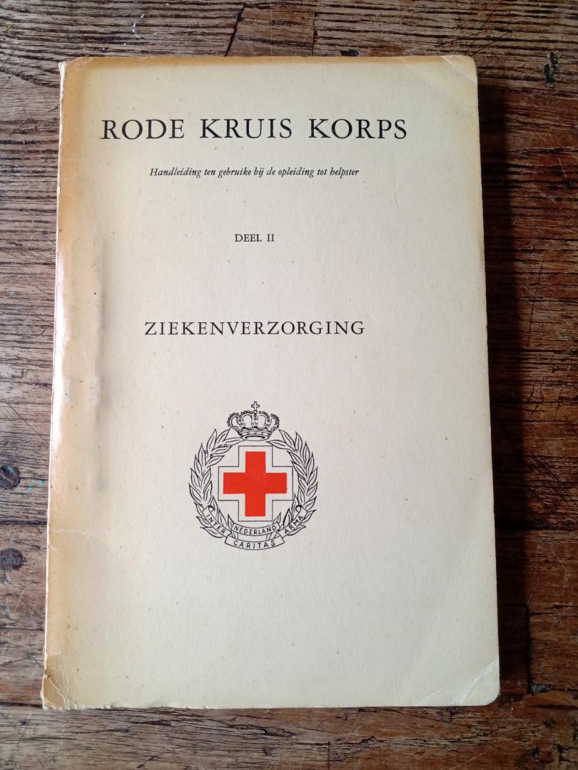 red. - Rode Kruis Korps Handleiding ten gebruike bij de opleiding tot helpster. Deel II Ziekenverzorging