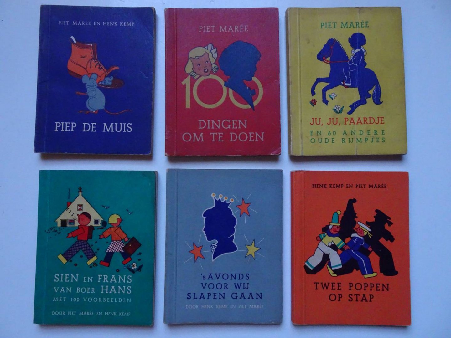 Marée, Piet, en Henk Kemp - 's Avonds voor wij slapen gaan/ Twee poppen op stap/ Sien en Frans van boer Hans. Met 100 voorbeelden/ Ju, ju paardje en 60 andere oude rijmpjes/ 100 dingen om te doen/ Piep de Muis. 6 delen.