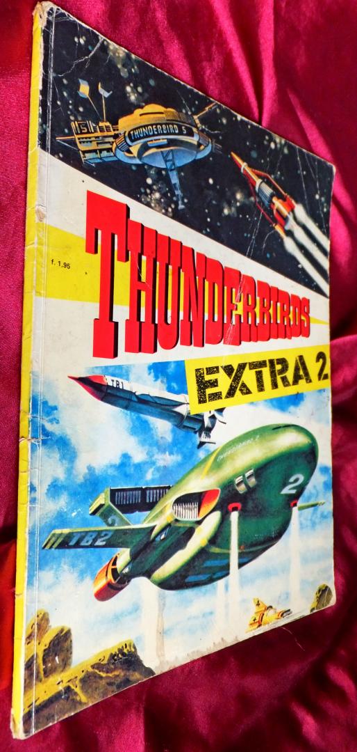 Diverse auteurs (4 foto's) - Thunderbirds Extra & 2 - alles over international rescue. Avontuur in de toekomst [1.dr]