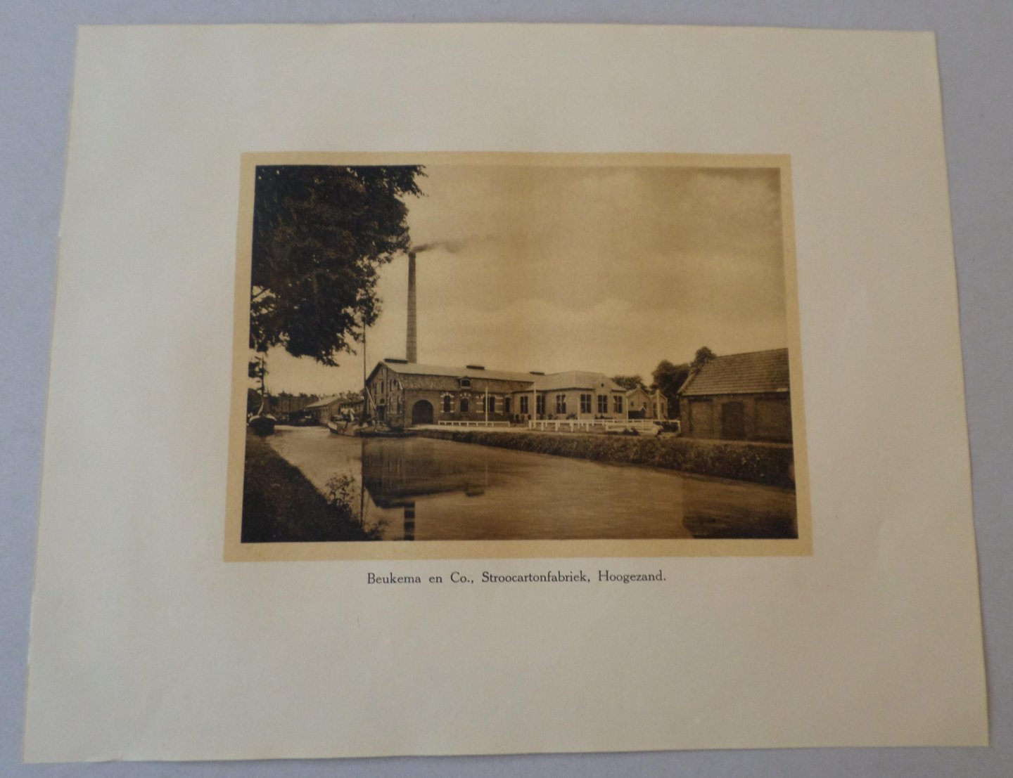 [1005] Afbeelding Beukema en Co., Stroocartonfabriek, Hoogezand. - Afbeelding Beukema en Co., Stroocartonfabriek, Hoogezand.