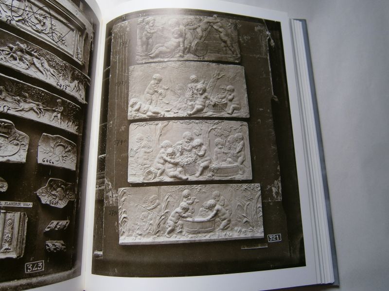 Goy-Truffaut, F - Paris Facade